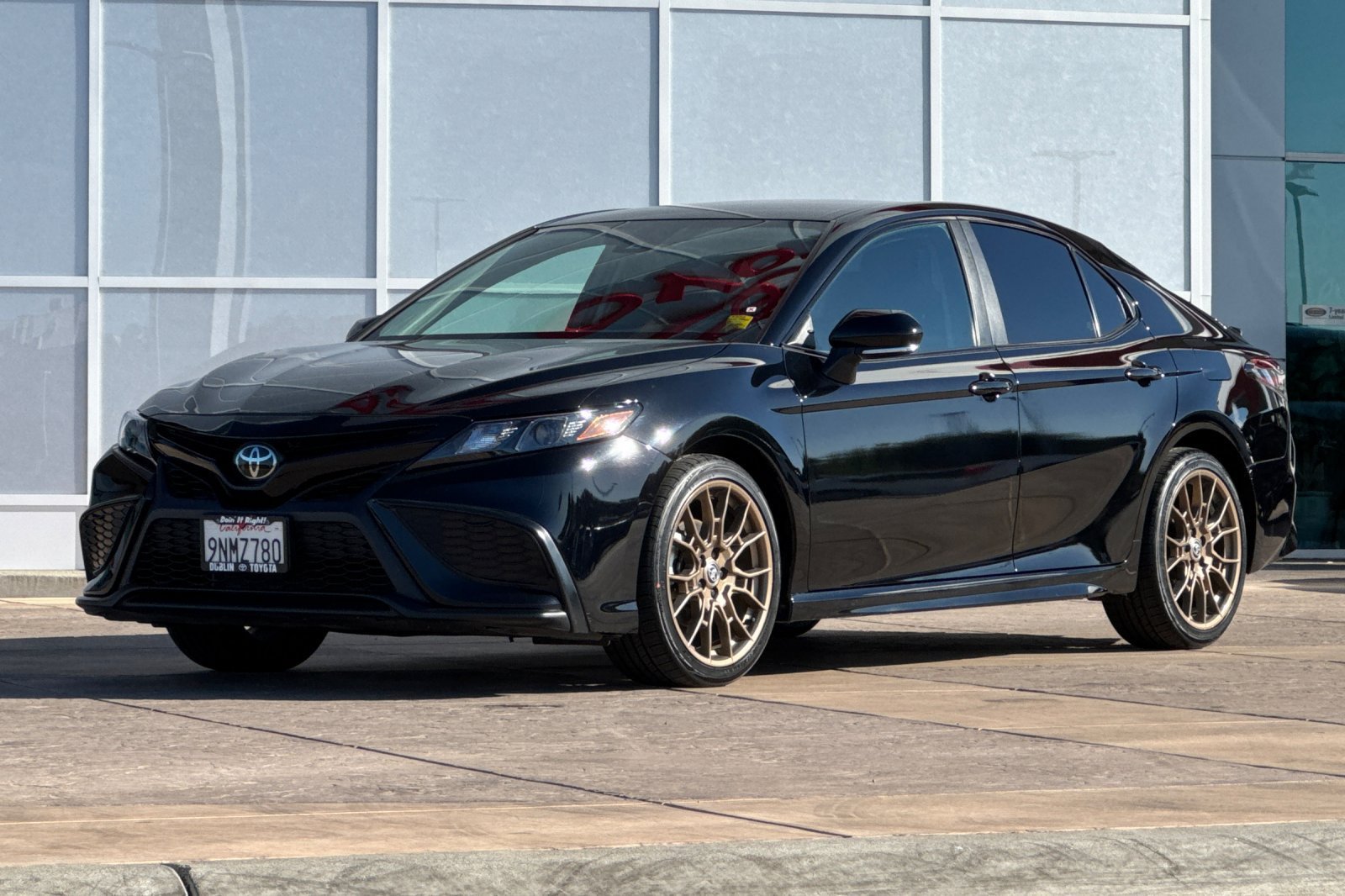 Used 2024 Toyota Camry SE FWD image 8