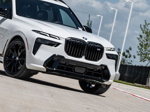 Used 2025 BMW X7 M60i w/ Climate Comfort Package AWD/4WD image 37