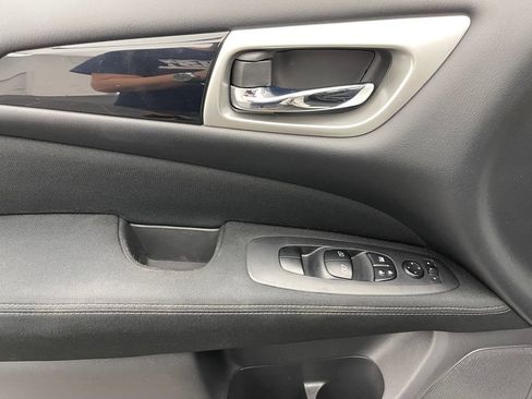 Used 2017 Nissan Pathfinder SV AWD/4WD image 15