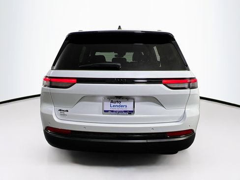 Used 2023 Jeep Grand Cherokee Altitude image 6