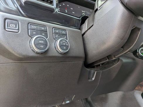 Used 2025 GMC Sierra 2500 SLT w/ SLT Premium Package image 17