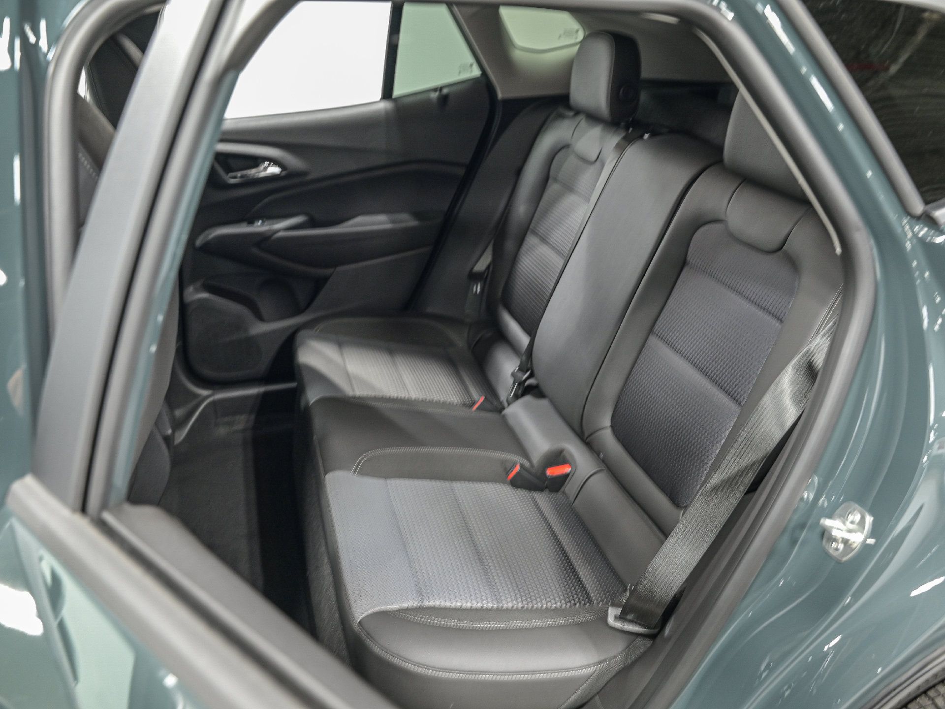 Used 2025 Chevrolet Trax LT w/ Driver Confidence Package FWD image 26