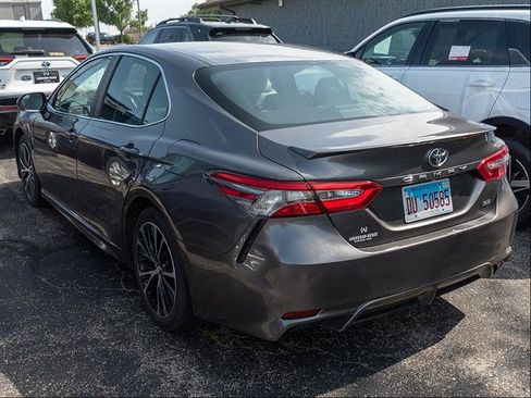 Used 2018 Toyota Camry SE w/ Moonroof Package FWD image 5