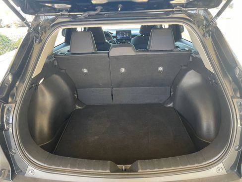 Used 2025 Toyota Corolla Cross LE image 32