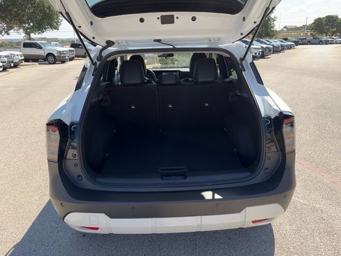 Used 2025 Nissan Kicks SR FWD image 28