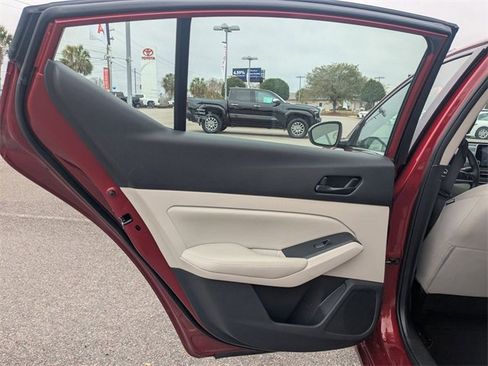 Used 2025 Nissan Altima 2.5 SV image 23