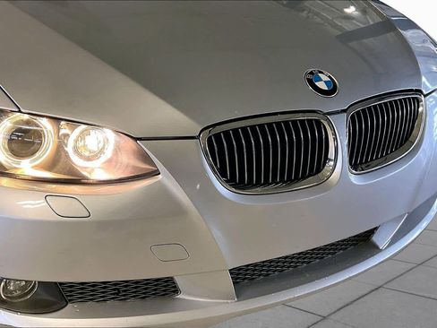 Used 2010 BMW 335i Convertible RWD image 27