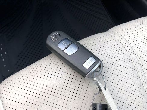 Used 2018 MAZDA MAZDA3 Grand Touring w/ Premium Equipment Package FWD image 15