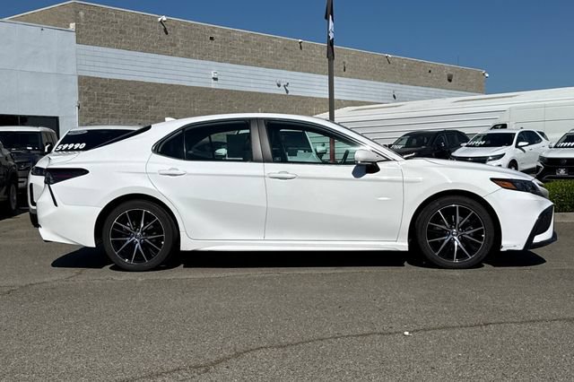 Used 2024 Toyota Camry SE FWD image 3