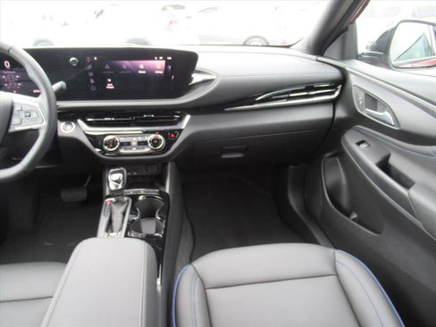 Used 2025 Buick Envista Sport Touring w/ Convenience I Package image 13