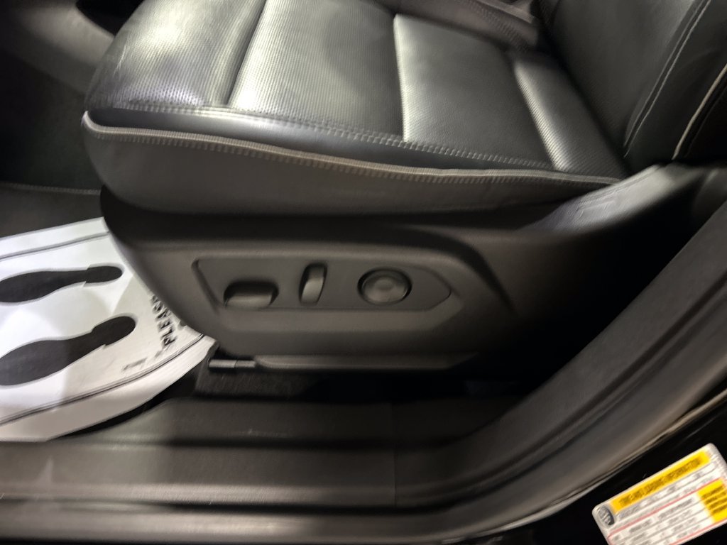 Used 2021 Buick Envision Essence w/ Technology Package I FWD image 11