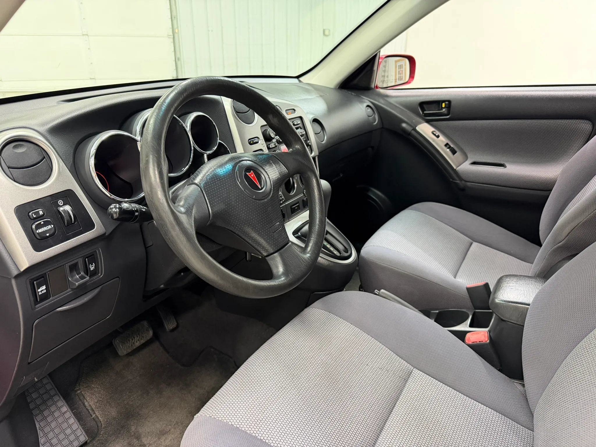 Used 2006 Pontiac Vibe w/ Sport Package FWD image 12