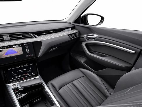 Used 2021 Audi e-tron Premium w/ Towing Package AWD/4WD image 22