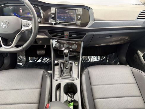 Used 2024 Volkswagen Jetta SE w/ Panoramic Sunroof Package FWD image 17