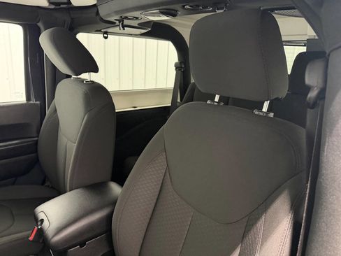 Used 2017 Jeep Wrangler Sport image 8