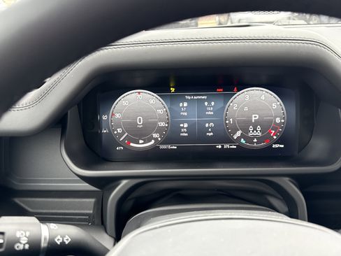 New 2026 Land Rover Defender 130 X-Dynamic SE image 12