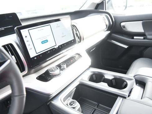 New 2026 Ford Expedition Active RWD image 23