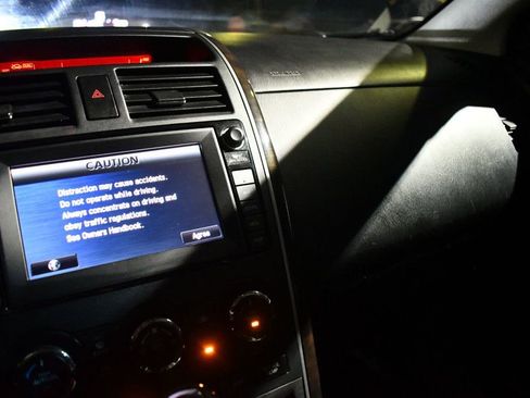 Used 2012 MAZDA CX-9 Grand Touring w/ Moonroof & Bose Audio Pkg image 17