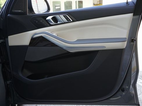 Used 2024 BMW X7 xDrive40i w/ Executive Package image 27