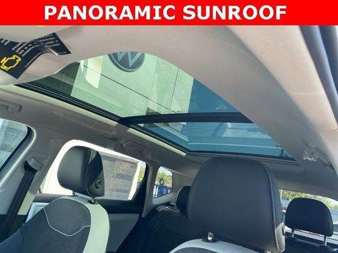 New 2025 Volkswagen Taos SE image 5