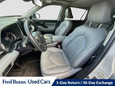 Used 2022 Toyota Highlander XLE AWD/4WD image 26