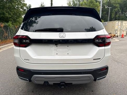 Used 2025 Honda Pilot Touring image 14