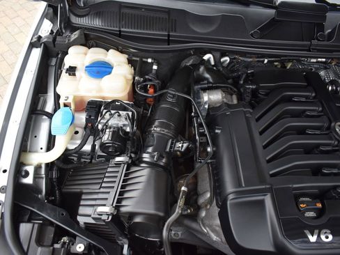 Used 2012 Volkswagen Touareg Sport image 43