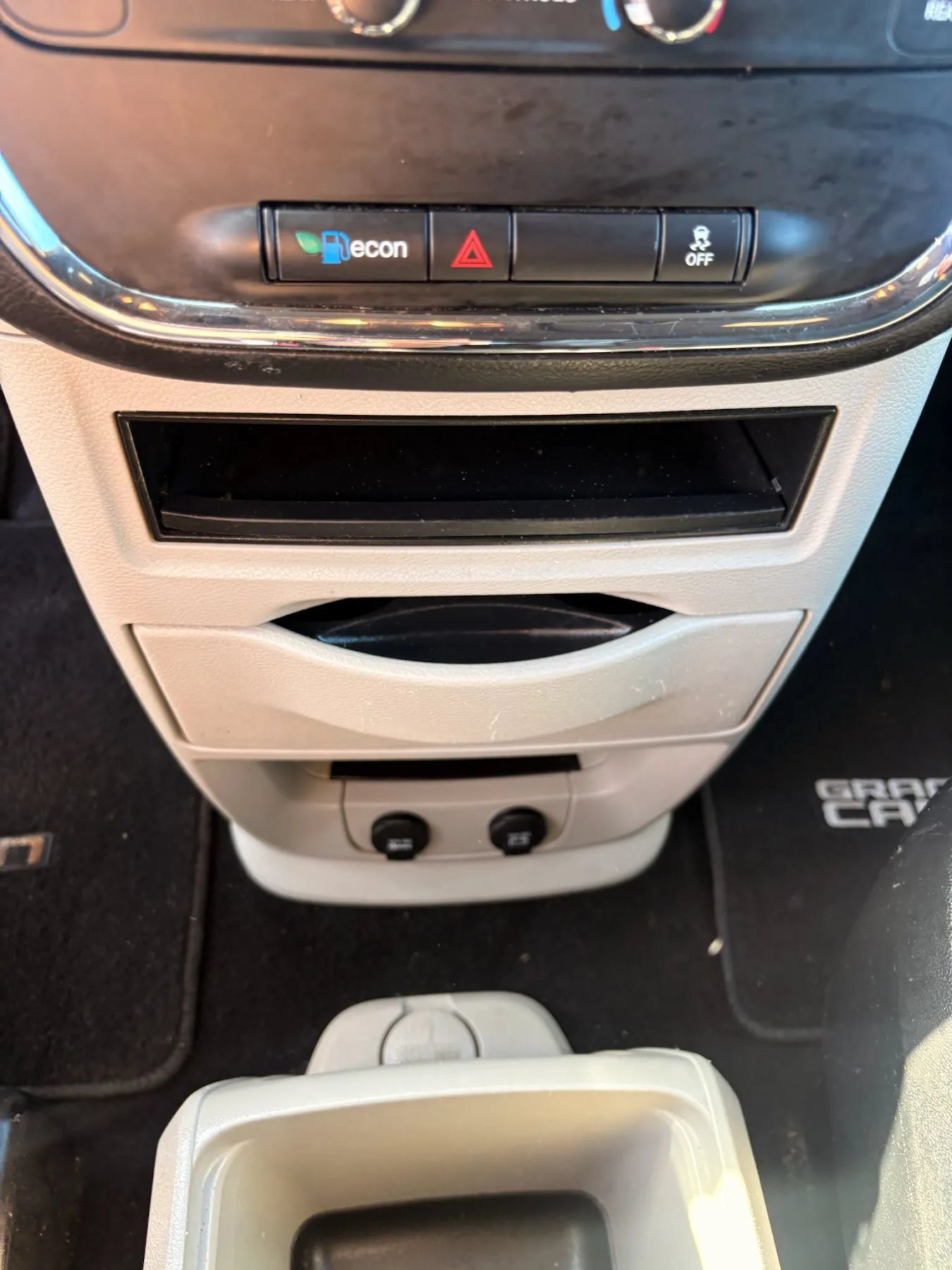 Used 2016 Dodge Grand Caravan SE FWD image 21