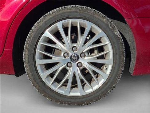 Used 2018 Toyota Camry XLE FWD image 13
