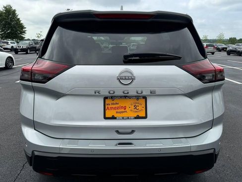 Used 2025 Nissan Rogue SV image 4