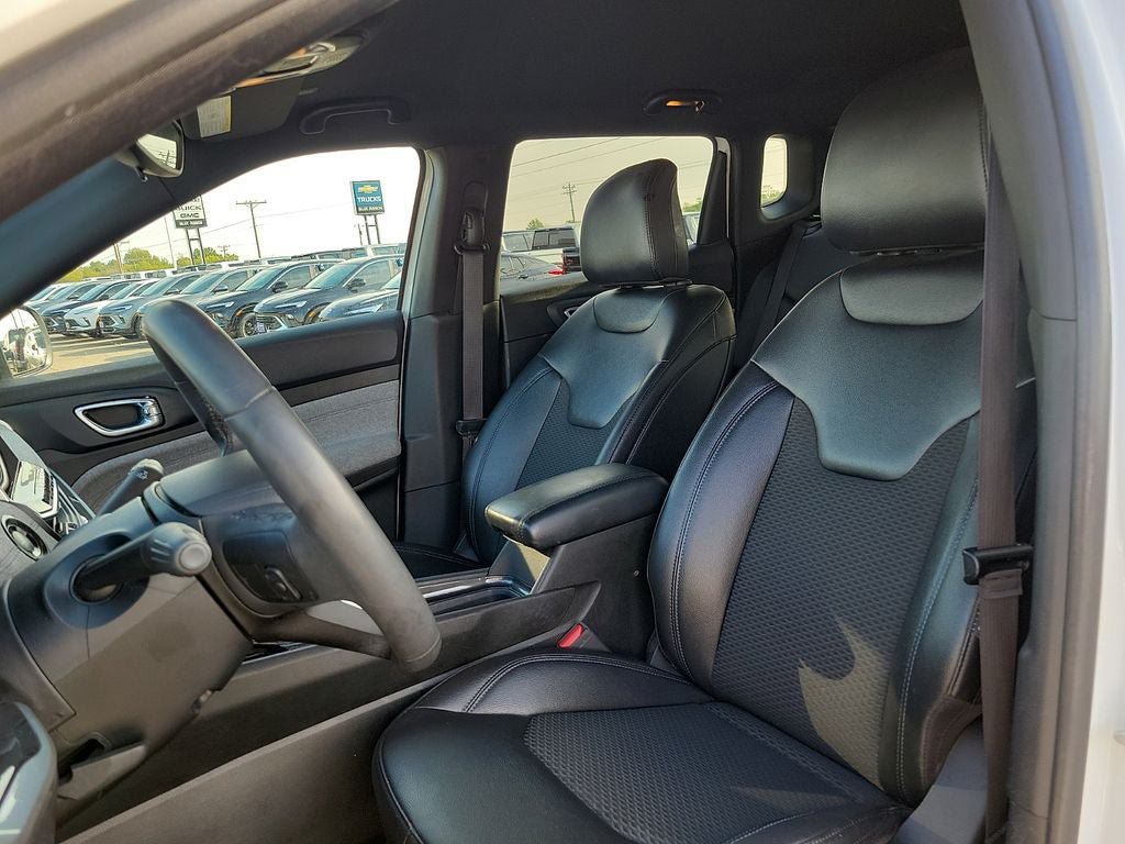 Used 2024 Jeep Compass Latitude AWD/4WD image 11