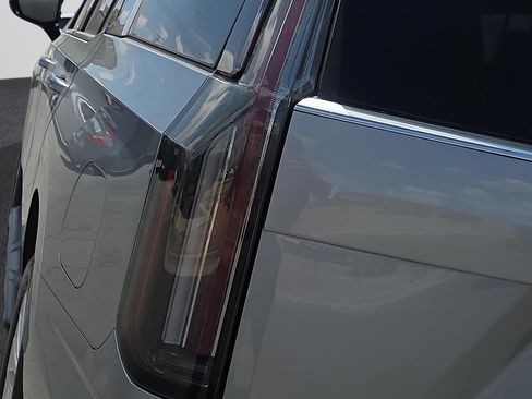 Used 2025 Cadillac Escalade Premium Luxury AWD/4WD image 20
