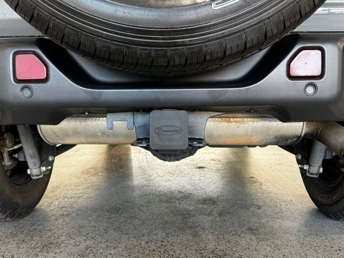 Used 2019 Jeep Wrangler Unlimited Sahara AWD/4WD image 9