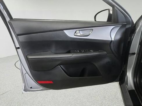 Used 2024 Kia Forte LXS w/ LXS Technology Package FWD image 18