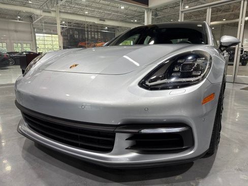 Used 2018 Porsche Panamera RWD image 30