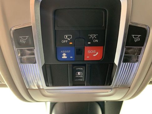 Used 2022 RAM 1500 Laramie AWD/4WD image 9