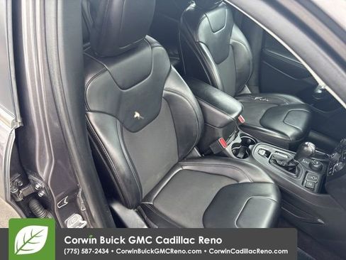 Used 2019 Jeep Cherokee Latitude Plus w/ Comfort/Convenience Group image 27