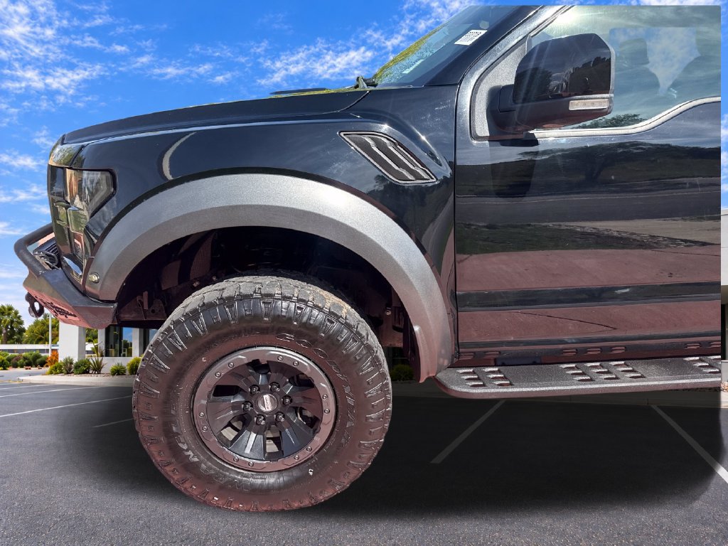 Certified 2018 Ford F150 Raptor w/ Equipment Group 802A Luxury AWD/4WD image 33