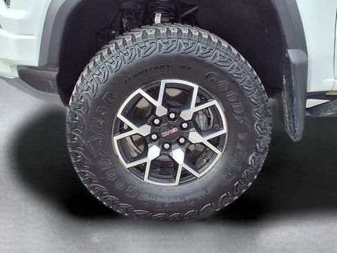 Used 2024 GMC Canyon AT4X AWD/4WD image 12