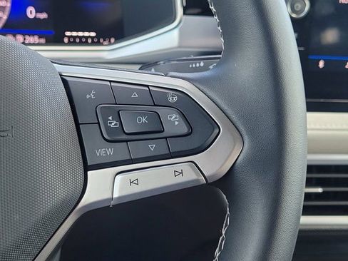 Certified 2025 Volkswagen Taos SE FWD image 20