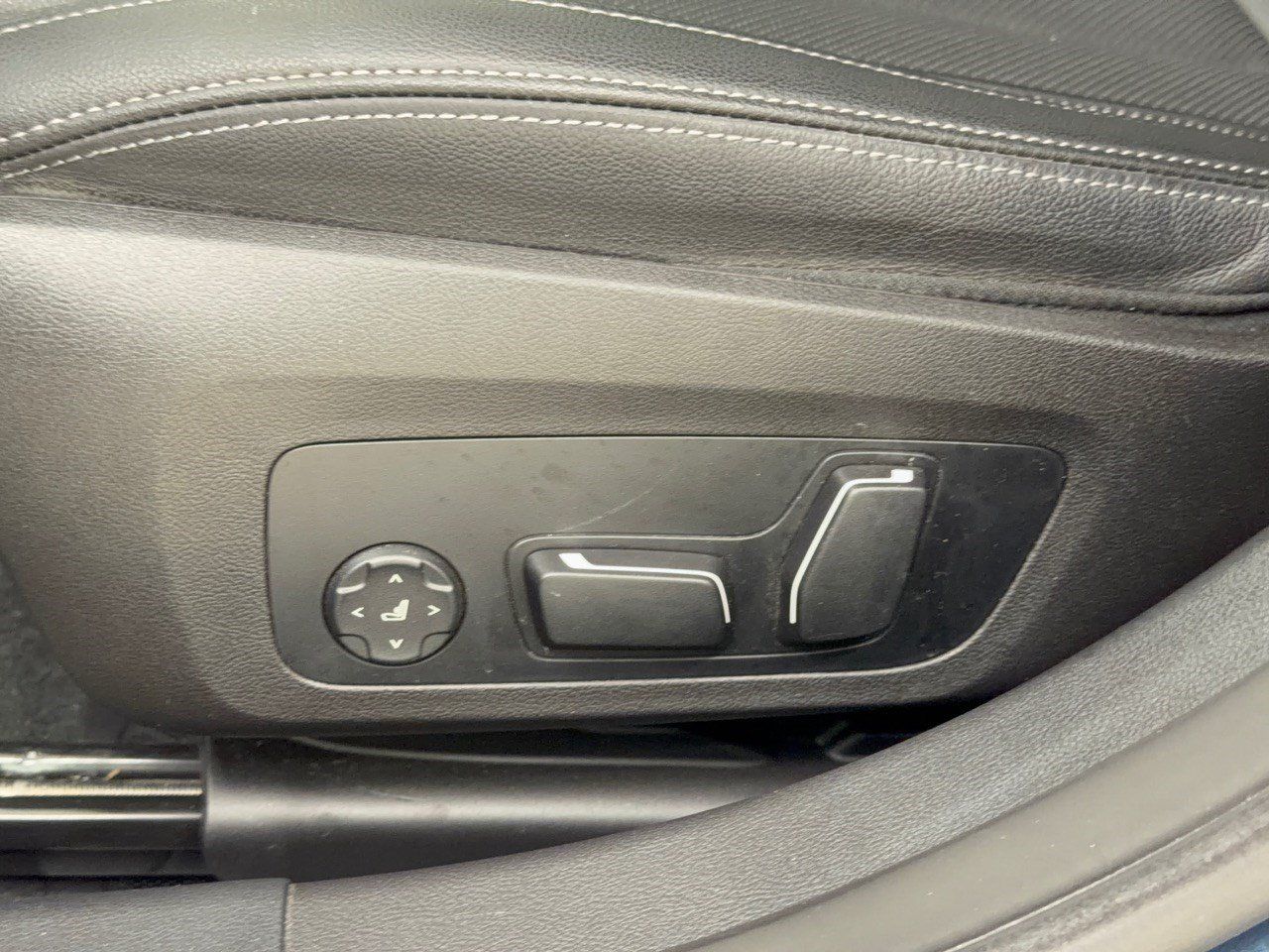 Certified 2025 BMW 330i Sedan RWD image 16