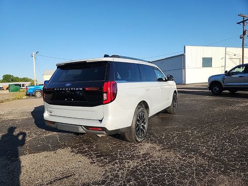 Used 2025 Ford Expedition Platinum AWD/4WD image 4