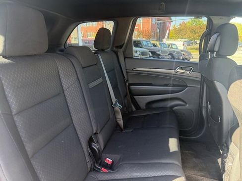 Used 2018 Jeep Grand Cherokee Laredo image 25