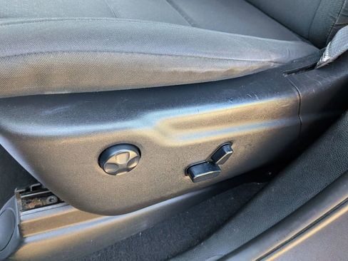 Used 2019 Jeep Grand Cherokee Laredo AWD/4WD image 24