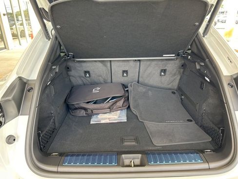 Used 2025 Porsche Macan Electric image 33