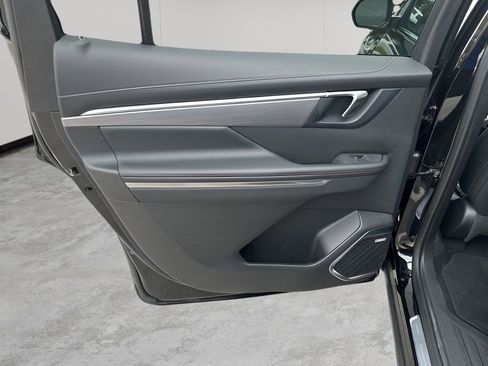 Used 2025 Buick Enclave Preferred image 17