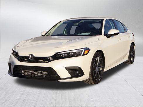 Used 2024 Honda Civic Touring image 3