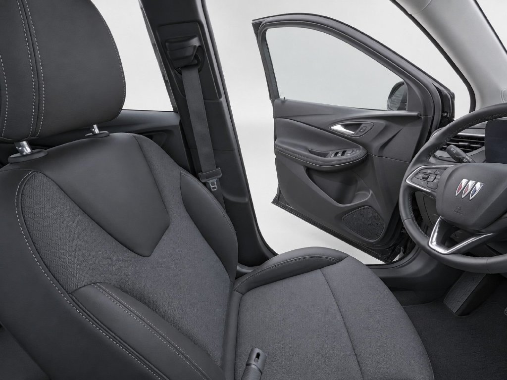 Used 2024 Buick Encore GX Preferred w/ Comfort Package FWD image 21