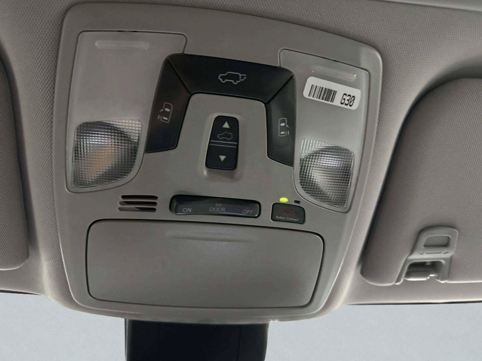 Used 2020 Toyota Sienna XLE Premium FWD image 36