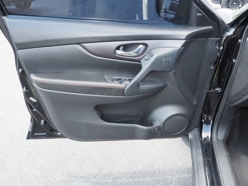 Used 2019 Nissan Rogue SV w/ Premium Package FWD image 11